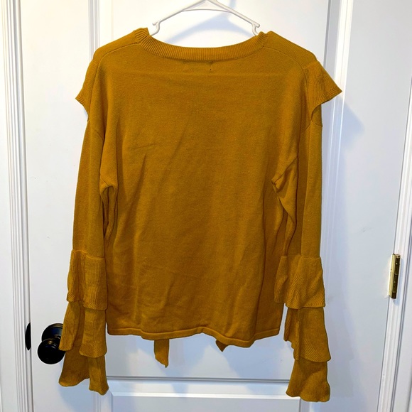 Mustard Sweater size M - Picture 2 of 2